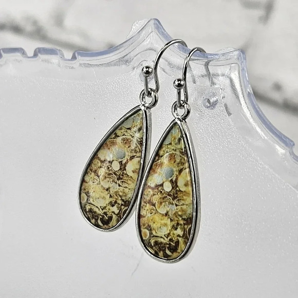 Molten Earth Women’s Small Delicate Earring Set 19 - Picture 5 of 7